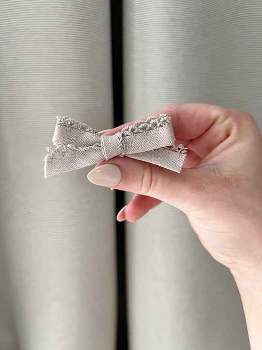 Natural Linen Scallop Hair Bow